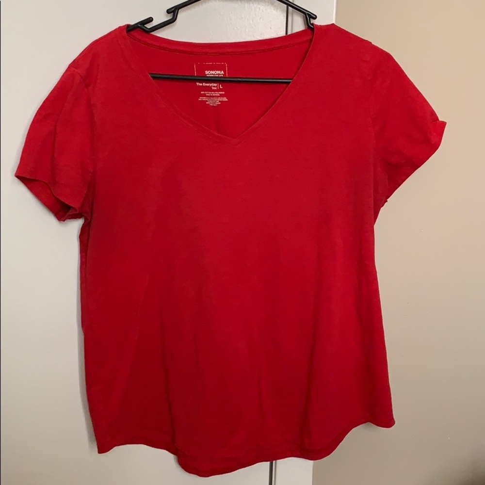 Women’s Large red V-neck Tee